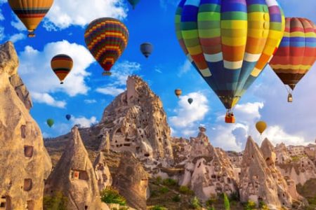 كابادوكيا: البلدة الشهيرة بمناطيدها الهوائية ومناظرها الخلابة!