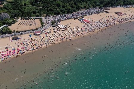 سكان إسطنبول يتوافدون على شيليه في اليوم الأخير من العطلة