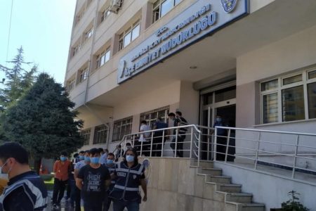الشرطة تلقي القبض على 22 أجنبياً في عملية أمنية ضد المخدرات ومروجيها في قونية