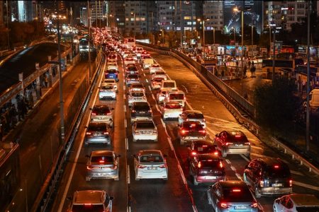 كثافة حركة المرور في إسطنبول تصل إلى نسبة 89% مساءاً